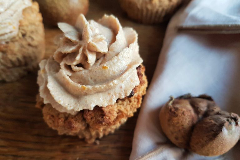 Medlar muffins with mascarpone icing for foraging course participants